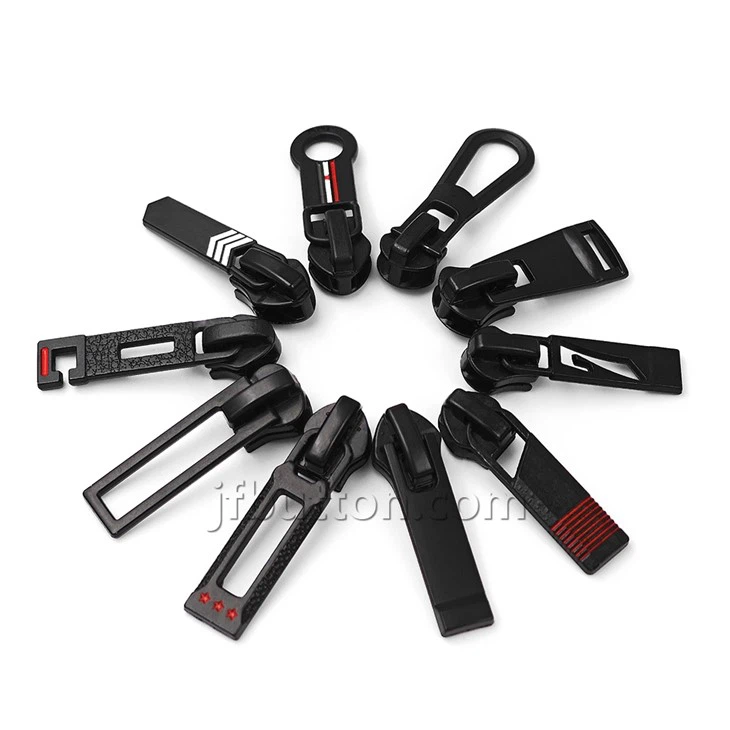 Black Zipper Pull