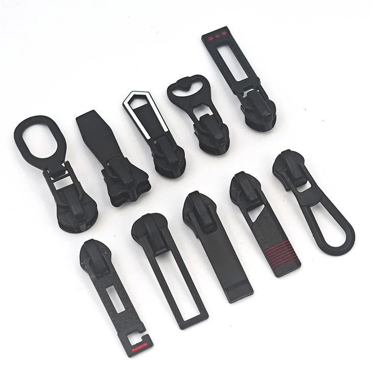 Black Zipper Pull