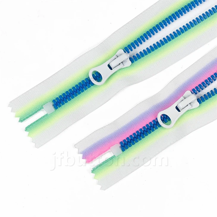 White Plastic Zipper With PVC Pull factory